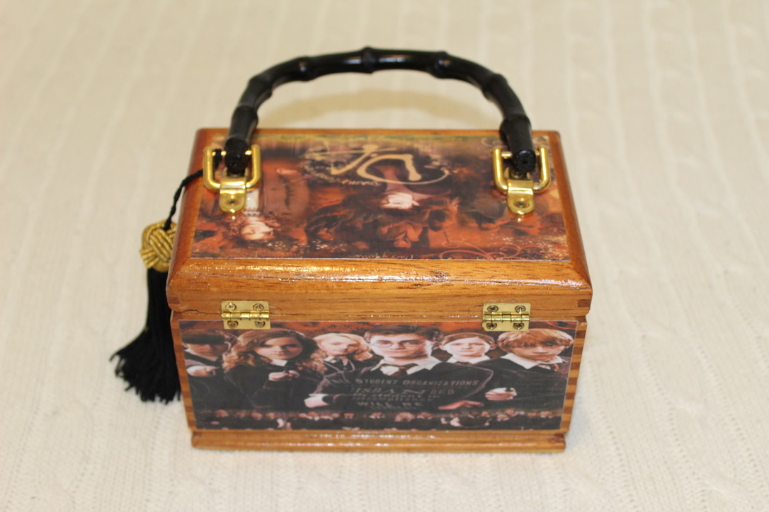 The top and front of the Harry Potter cigar box purse