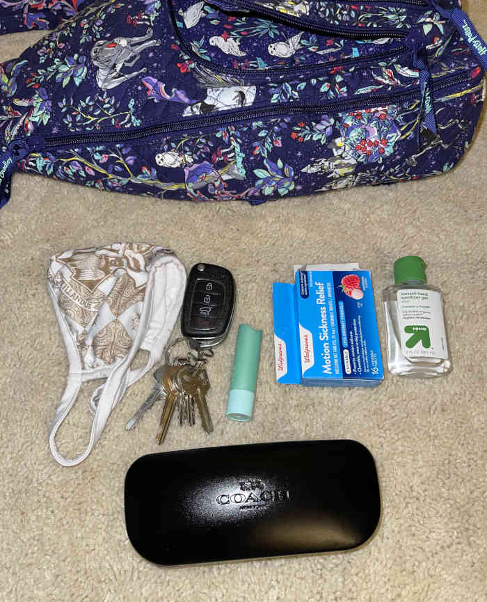 The items that were in the second front pocket